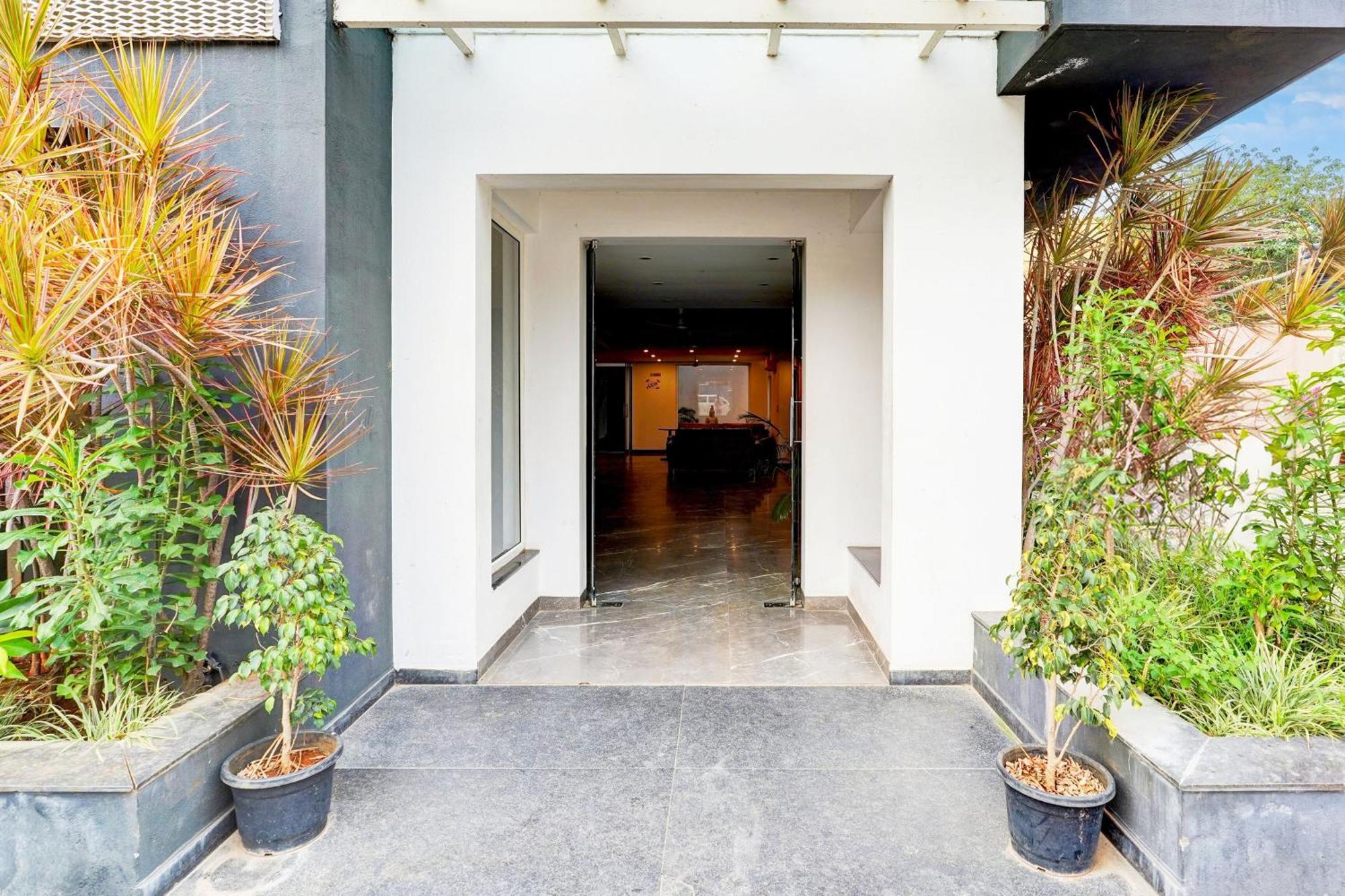 OYO 14203 Chetana Inn Bangalore Bagian luar foto